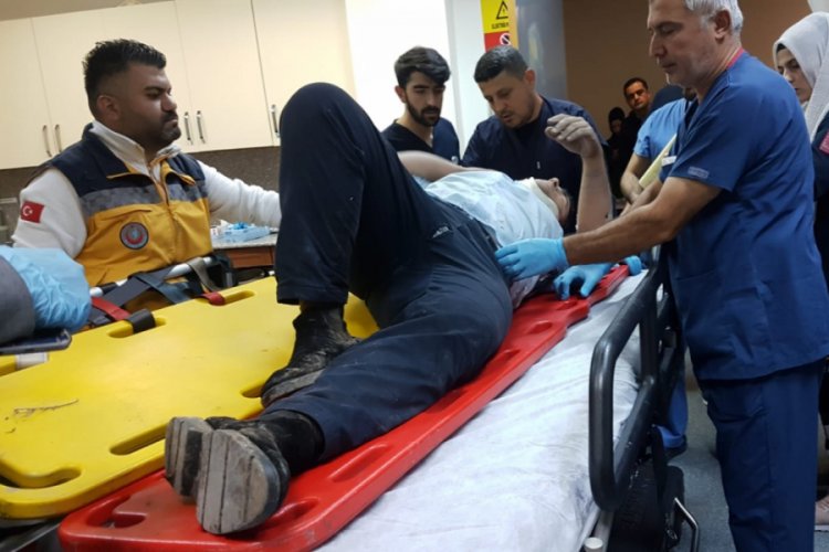 Yolcu otobüsü şarampole devrildi: 25 yaralı