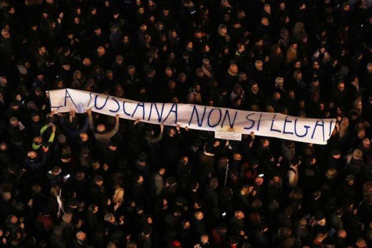 İtalya'da 'Sardalyalar' bugüne kadarki en büyük mitingini gerçekleştirdi
