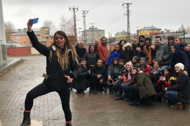 Doğu Ekspresi ile yardım dağıtmaya geldiler