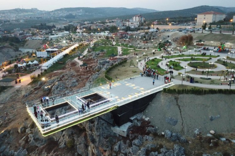 Cam terasa turistlerden yoğun ilgi