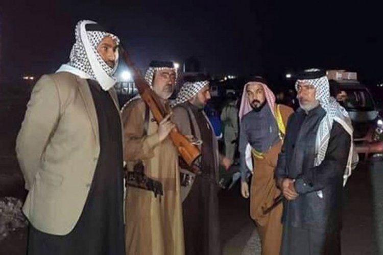 Irak'ın Zikar kentinde aşiretler kontrol noktası kurdu