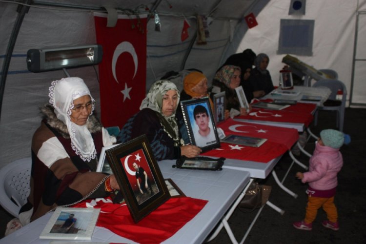 HDP önündeki ailelerin evlat nöbeti 90'ıncı gününde devam ediyor