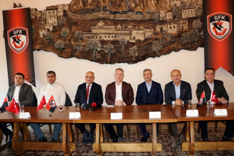 Gaziantep FK'da 'Gaziantep Tek Yürek Kırmızı Siyaha Tam Destek' kampanyası