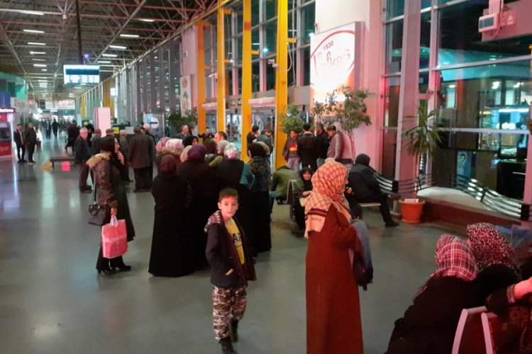 Bursa'da yüzlerce insan terminale sığındı