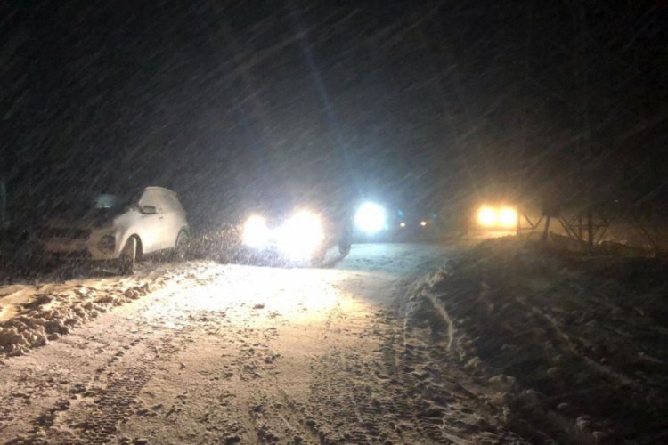 Kar sürücülere zor anlar yaşattı