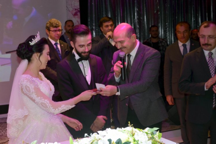 Bakan Soylu: Anne ve babanızı birbirinizden fazla sevin