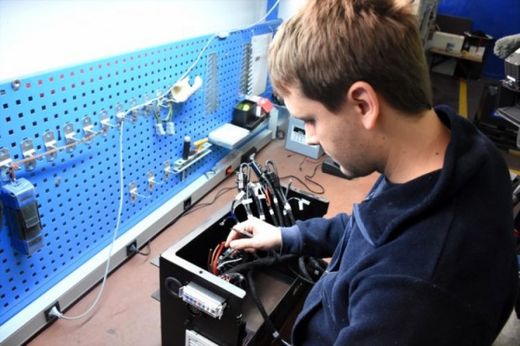 Bursa'da üretilen yerli elektrikli hizmet araçları Almanya ve Avustralya'ya ihraç ediliyor