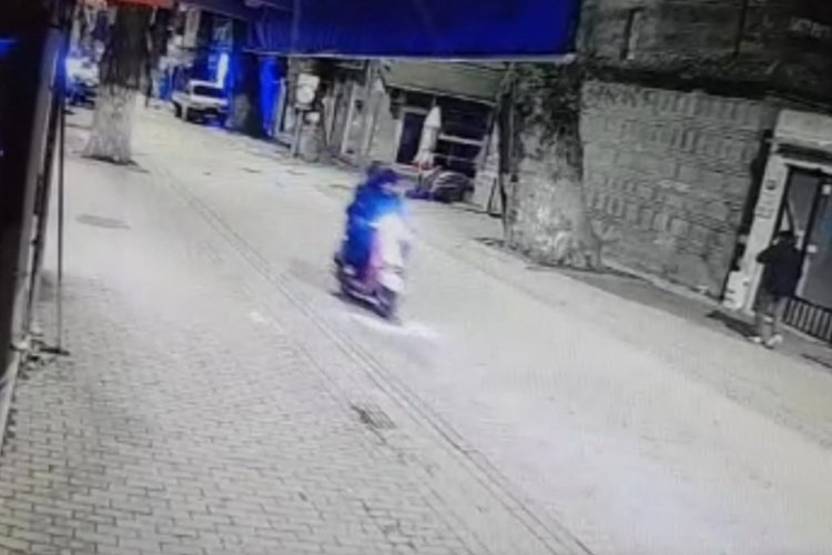 Bursa'da otomobilin altında 700 metre sürüklenen genç kadının kaza öncesi görüntüleri ortaya çıktı