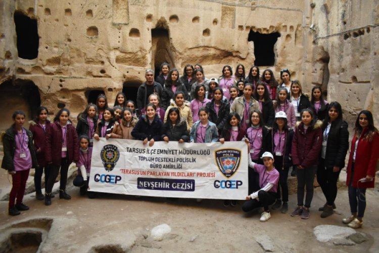 Polis, 40 kız öğrenciyi Nevşehir'e geziye götürdü