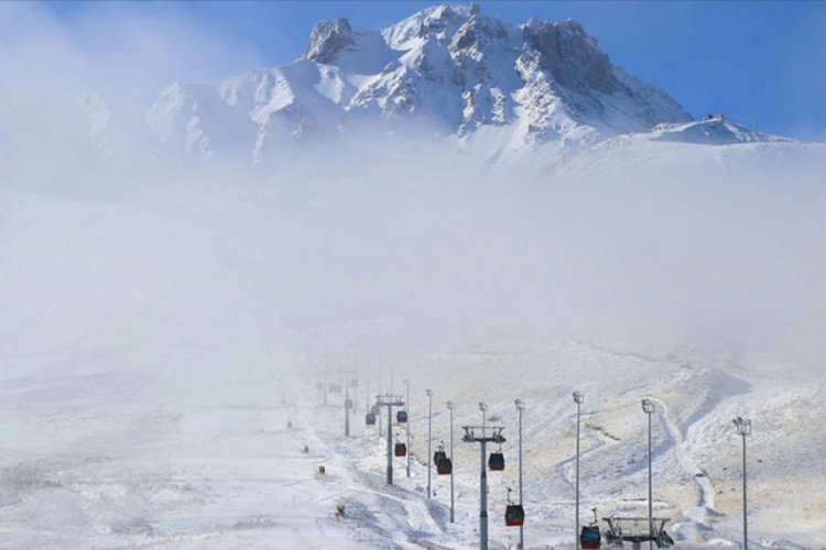 Erciyes Kayak Merkezi'nde kar kalınlığı 20 santimetreye ulaştı