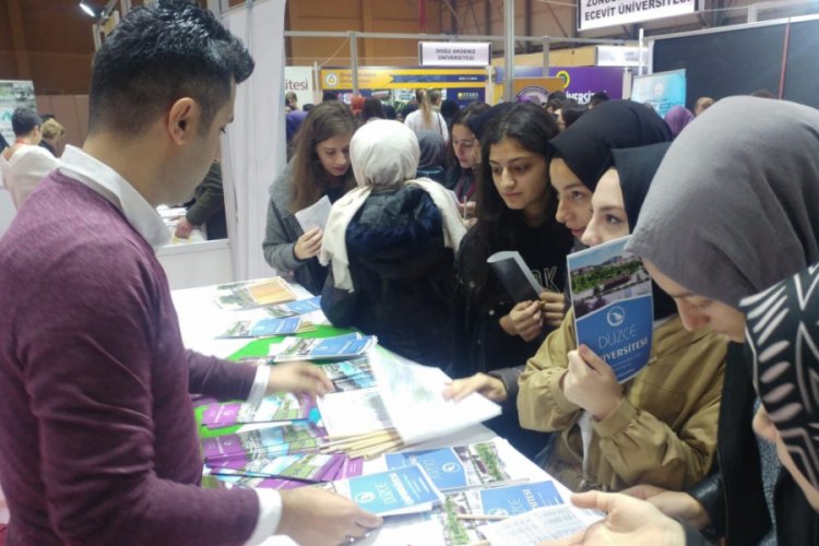 Düzce Üniversitesi Sakarya'da Üniversite Adaylarıyla Buluştu