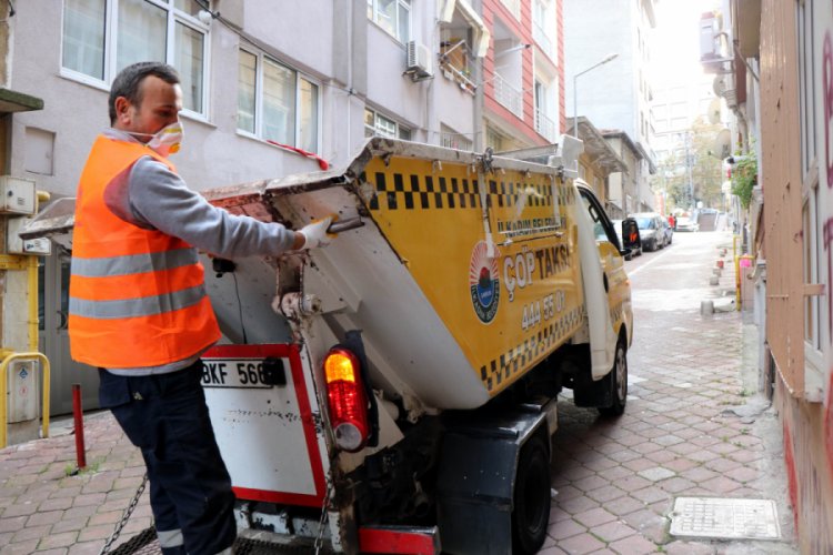Bu taksi insan değil 'çöp' taşıyor