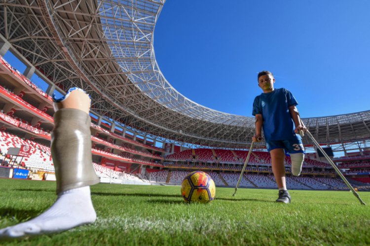 Engelleri futbolla aşıp, dünya şampiyonluğunu hedefliyor