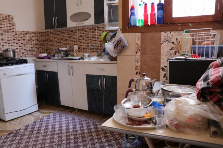 Evinin suyu kesilen KOAH hastası kadının gözyaşları