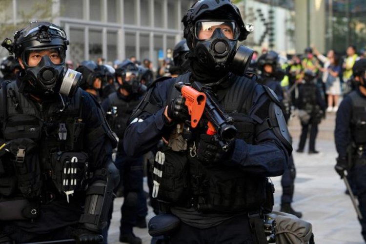 Hong Kong polisinden üniversite baskını