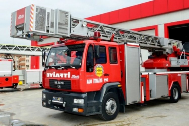 Seyir halindeki otomobil alev alev yandı