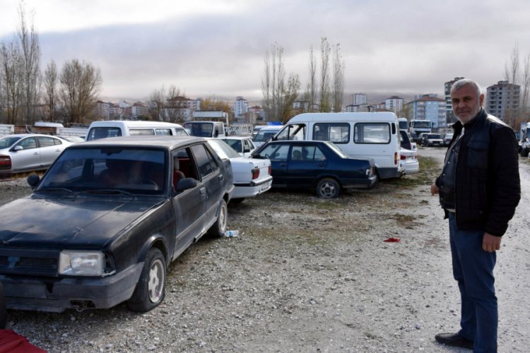 Yediemin otoparkındaki araçlar çürümeye terk edildi