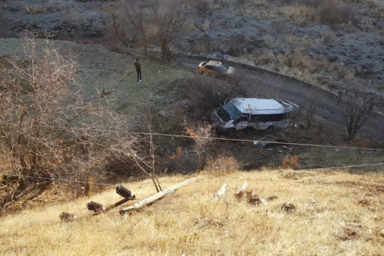 Öğrenci servisi şarampole yuvarlandı: 2 ölü, 11 yaralı