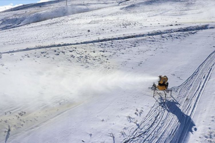 Erciyes Dağı'nda 45 bin metreküp yapay kar üretildi