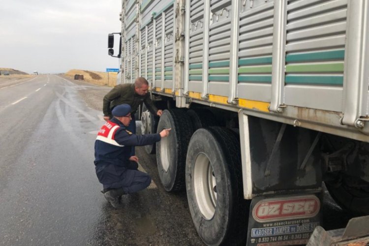 Jandarmadan kış lastiği uygulaması