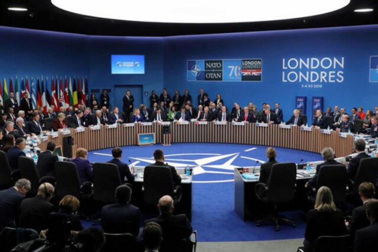 NATO zirvesinde aile fotoğrafı