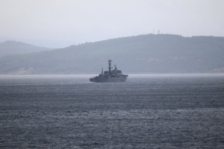 Rus savaş gemisi 'Perekop' Çanakkale Boğazı'ndan geçti