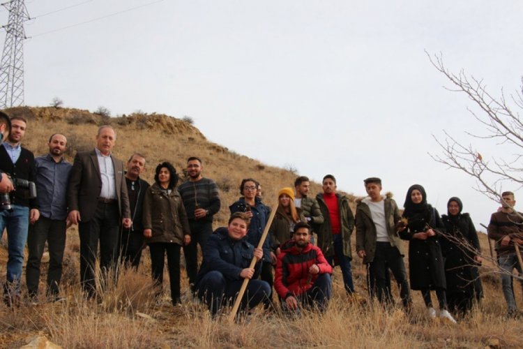 Ormancılık bölümü öğrencileri fidan dikti