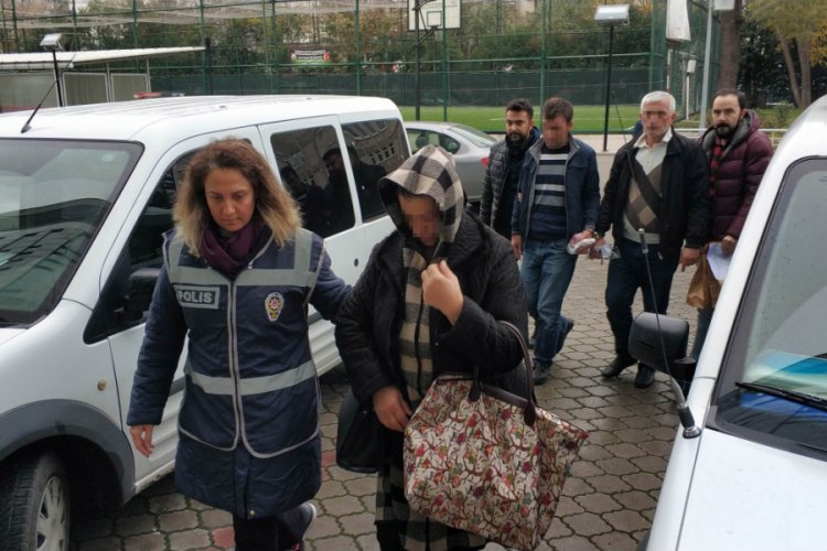 17 mağazadan hırsızlık yaptılar, alarmdan folyo ile kurtuldular