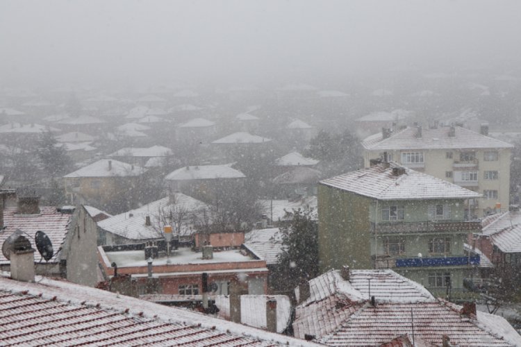 Kaman kar yağışı ile beyaza büründü