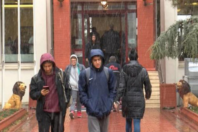 Özel okulda maaşlarını alamayan öğretmenler derse girmedi