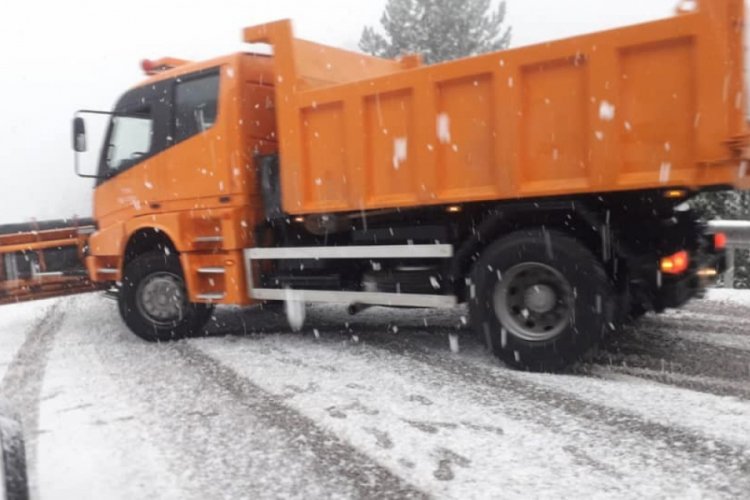 Manisa'ya mevsimin ilk karı düştü