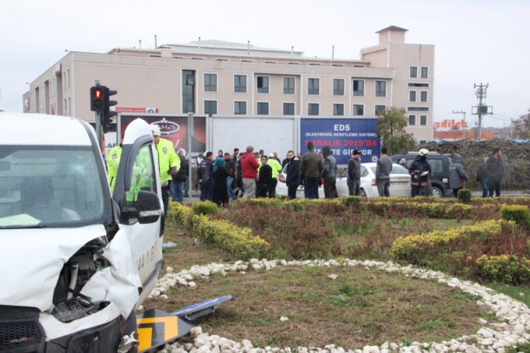 Zincirleme trafik kazası: 3 yaralı