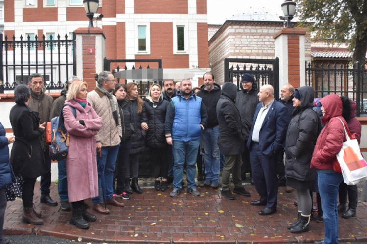 Velilerden okul önünde protesto