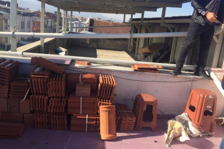Bursa'da vatandaş kaçak yapıları kendi kaldırmaya başladı