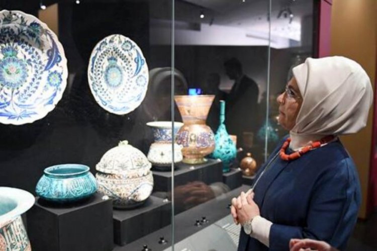 Emine Erdoğan, British Museum'da sergileri gezdi