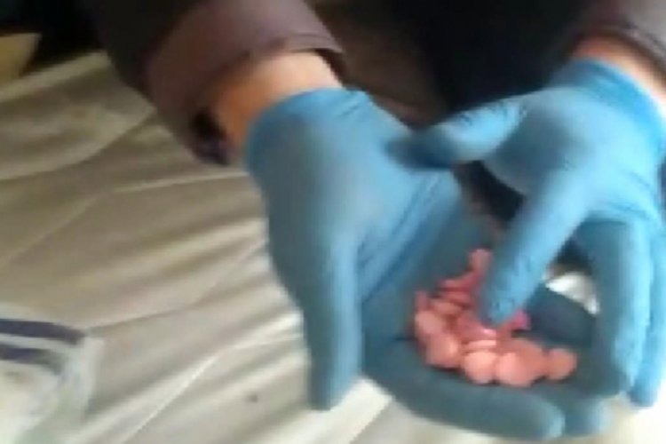 Operasyonda şüpheliler uyuşturucuyu çatıya attı