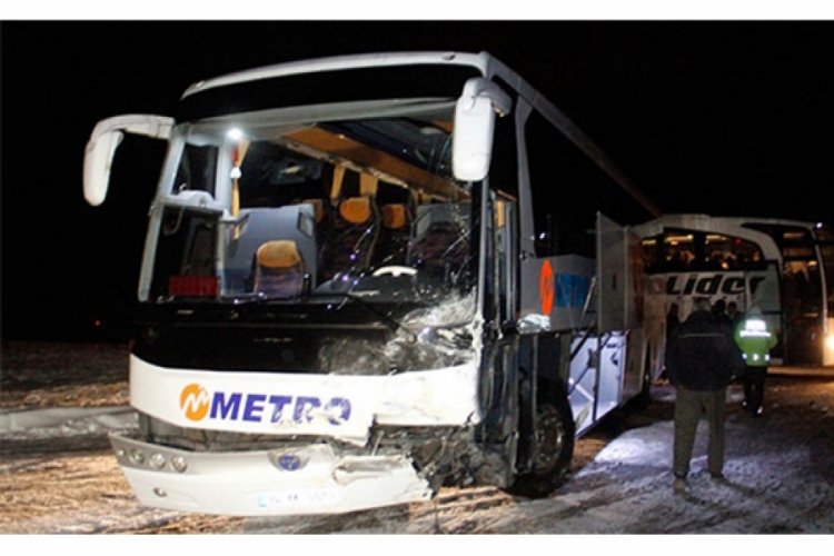 Yolcu otobüsü ile otomobil çarpıştı: 2 ölü, 1 yaralı