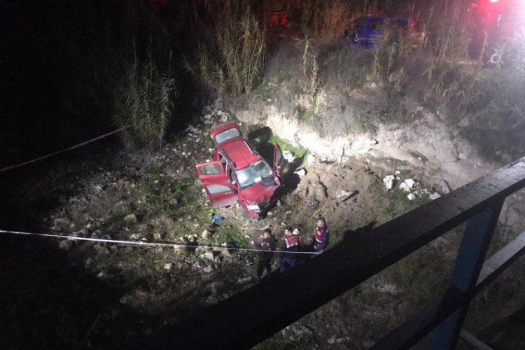 Otomobiliyle dereye uçan muhtar öldü