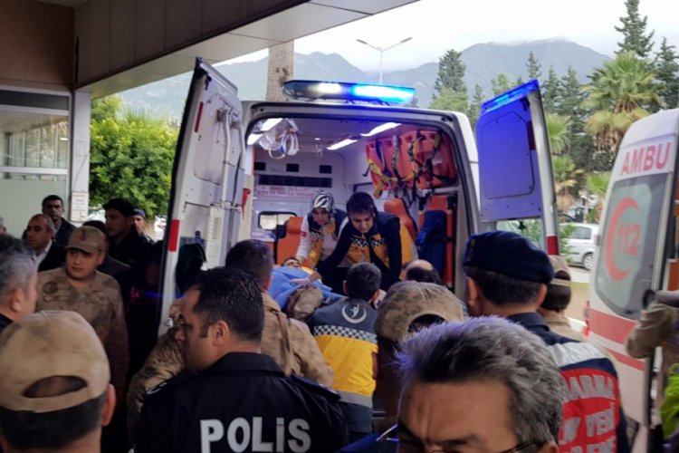 Teröristlerin tuzakladığı mayın infilak etti: 4 asker yaralı