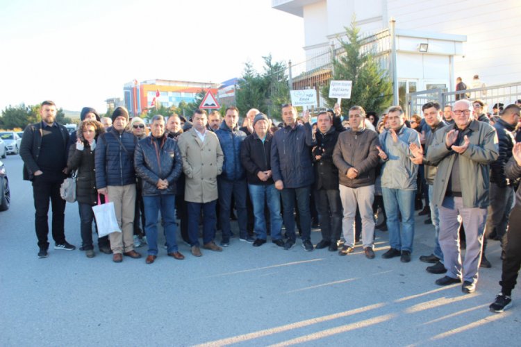 Velilerden maaşları ödenmeyen öğretmenlere destek eylemi