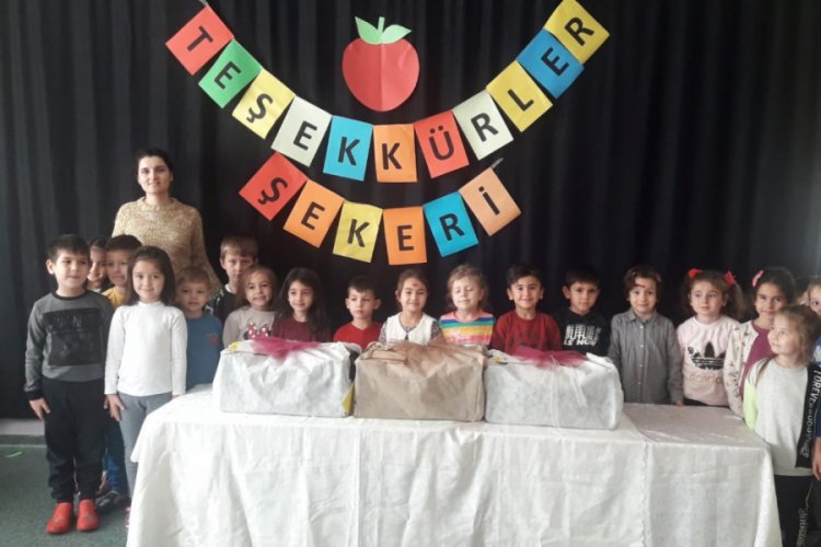 Minik yürekler Kocaeli'deki kardeşlerine hediye gönderdi