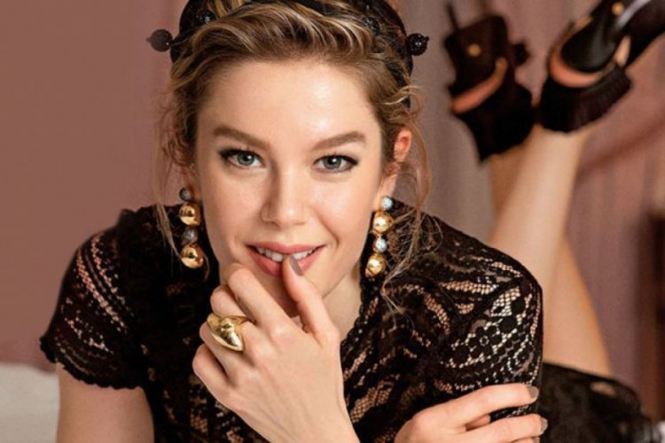 Burcu biricik yıllar öncesinden bir fotoğraf paylaştı