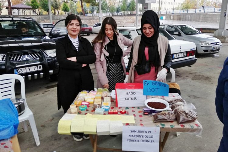 Mehmetçik Vakfı için kermes düzenlendi