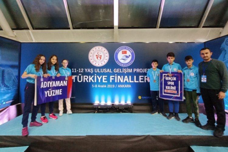 Sporcular madalyalarla döndü