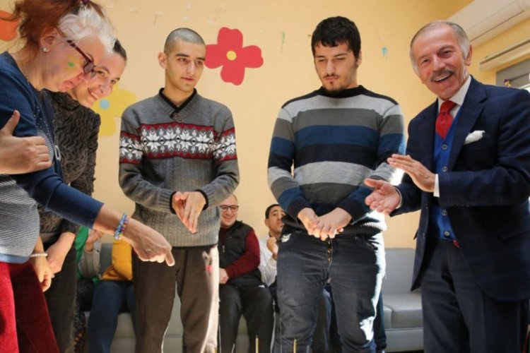Engelli çocukların doğum günü sevinci duygulandırdı