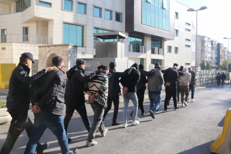 Kadınları kandırıp fuhuş yaptıran çete çökertildi