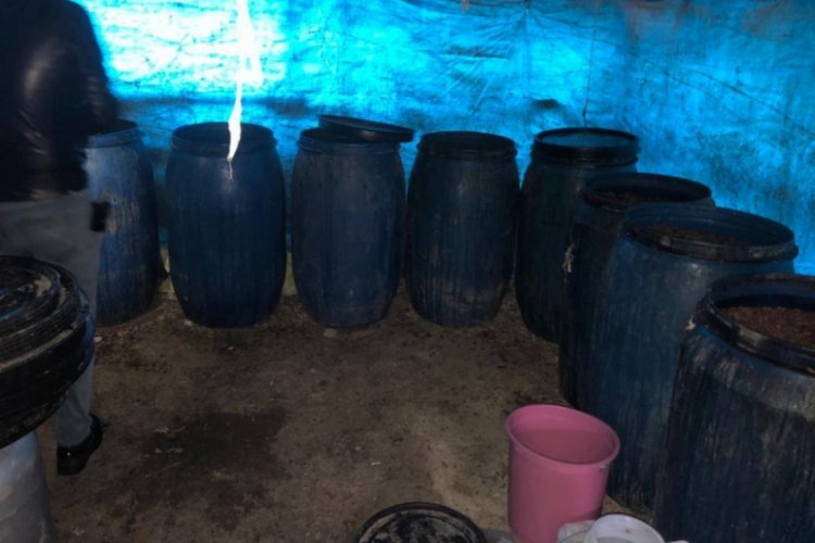 Adana'da 2 bin 800 litre kaçak içki ele geçirildi