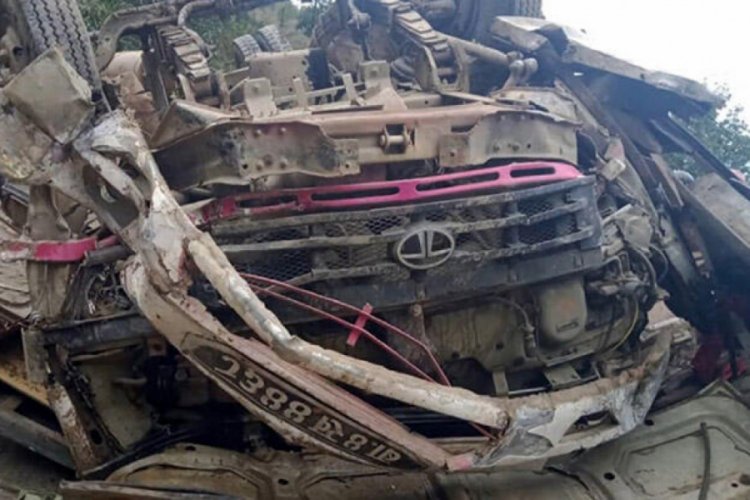 Nepal'de otobüs şarampole yuvarlandı: 14 ölü, 16 yaralı