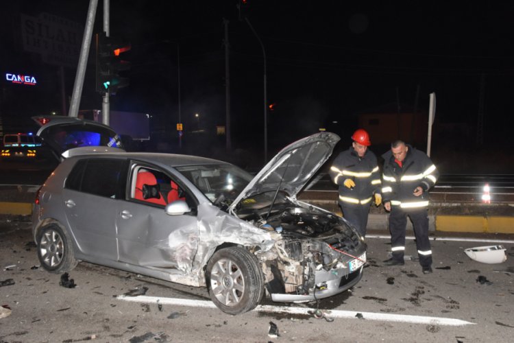 Şüpheli kovalayan polisler kaza yaptı: 2'si polis, 3 yaralı
