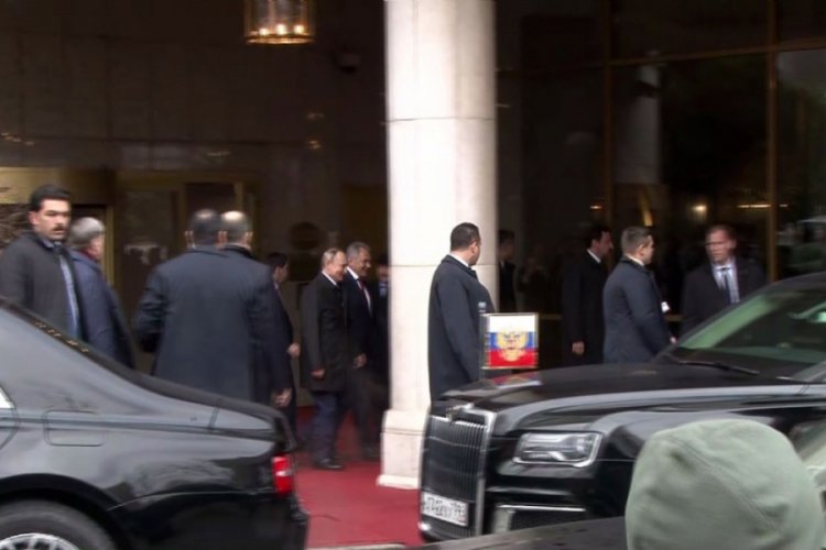 Rusya Devlet Başkanı Putin kritik görüşme için otelden ayrıldı